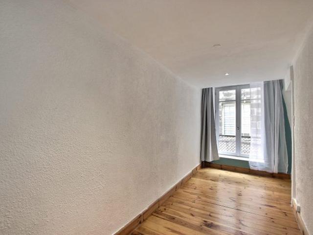 PROXIMITE CENTRE VILLE RUE DU PORT T1BIS ENTIEREMENT REFAIT AU 1ET ETAGE