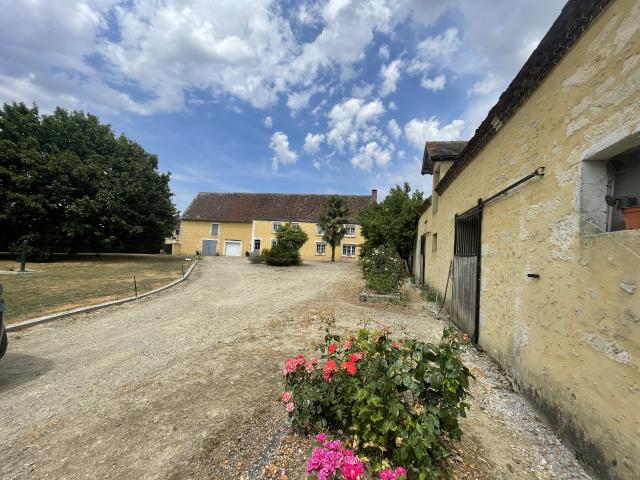 PROXIMITE BELLEME, ANCIENNE FERME PERCHERONNE A VENDRE