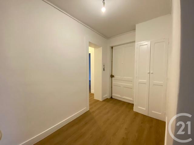 PROXIMITE: hyper centre square violette Appartement de type 3 de.