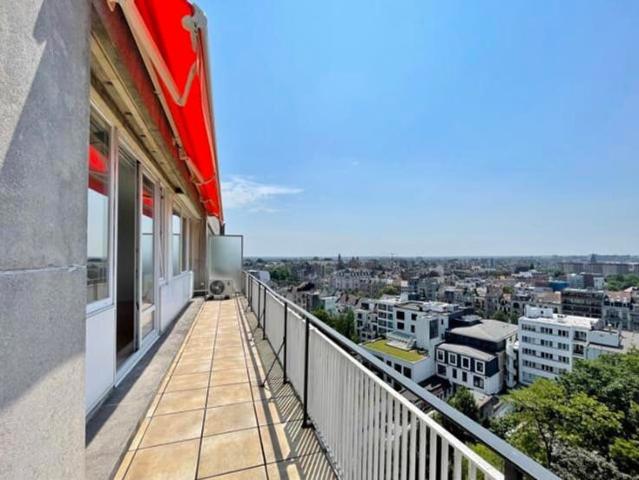 Proximité Montgomery Penthouse 2ch avec terrasse et garage