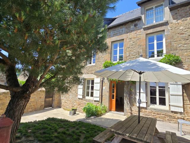 Proximité Rance Ensemble de 2 logements sur le port de Pla. 184m² La Vicomté sur Rance