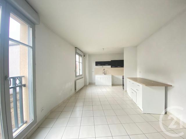 PROXIMITIE CHAVANELLE: Découvrez cet appartement à louer situé au.