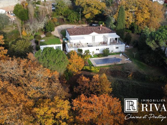 Proche Commerce Et Ecole 360 M2 Pour Grande Famille 360m² Latresne