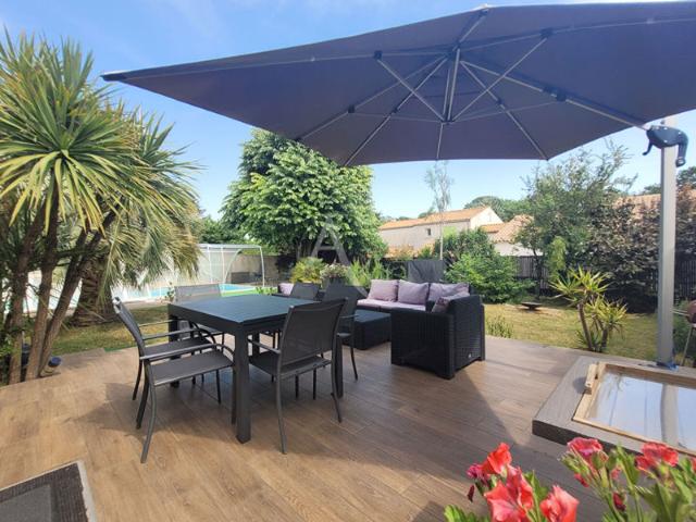 Proche Canal de Rompsay Maison familiale avec jardin, piscine et véranda