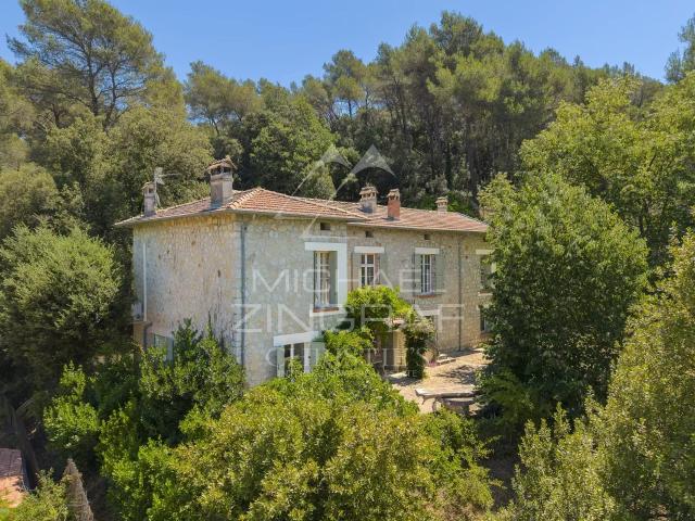 Proche Cannes Ouest – Authentique maison en pierre sur plus de 1,3 hectare