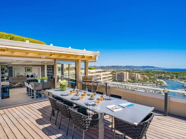 PROCHE CANNES CANNES MARINA EXCLUSIF PENTHOUSE VUE MER PANORAMIQUE