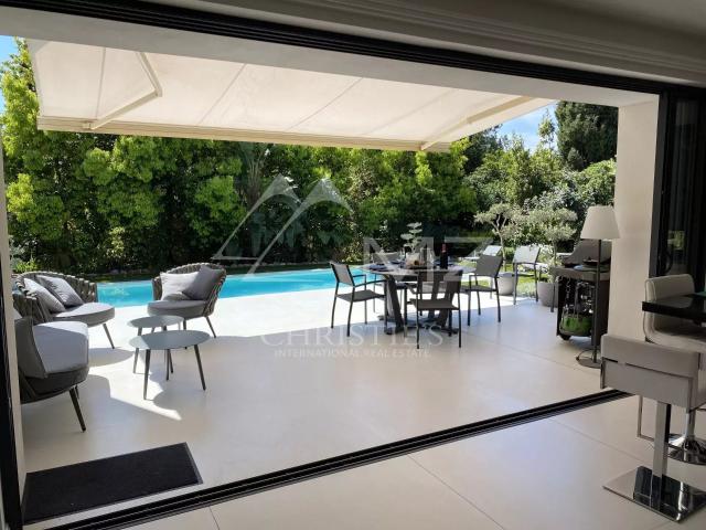 Proche Cannes Juan les Pins Villa moderne à pied de la p. 193m² Cannes