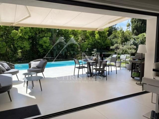 Proche Cannes Juan les Pins Villa moderne à pied de la plage