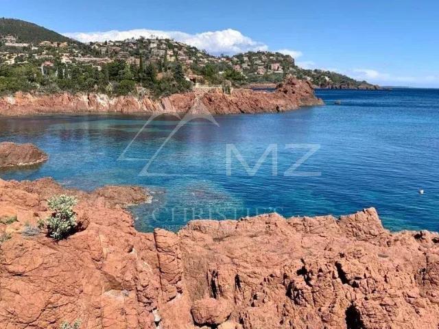 Proche Cannes Le Trayas Villa pieds dans l'eau 417m² Théoule sur Mer