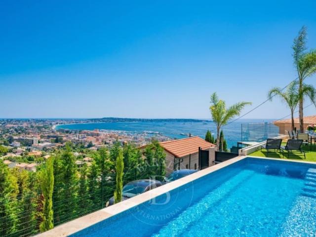 PROCHE CANNES VILLA CONTEMPORAINE 5 CHAMBRES VUE MER PANORAMIQUE