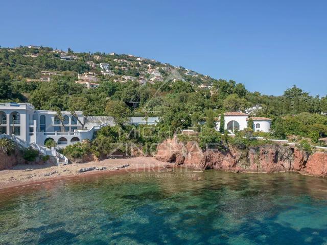 Proche Cannes Villa pieds dans l'eau 430m² Saint Raphaël