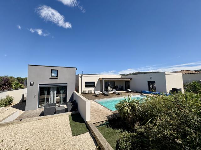 PROCHE CARCASSONNE VILLA CONTEMPORAINE PISCINE GARAGE