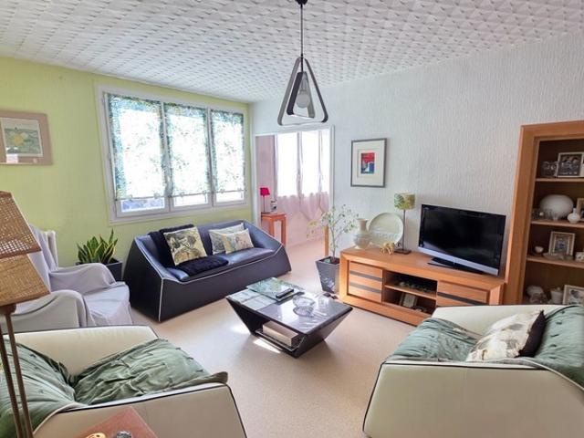 PROCHE CARMES BEL APPARTEMENT RENOVE AU 4 EME ETAGE SANS ASCENSEUR AVEC GARAGE ET CAVE