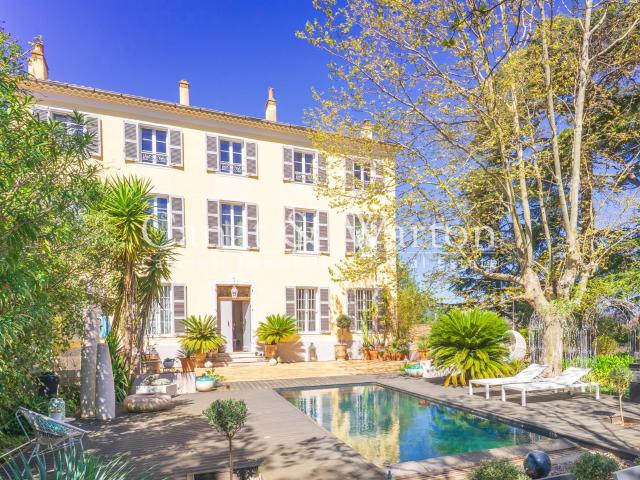 Proche Carqueiranne, Magnifique Demeure Bourgeoise Avec Pisc. 400m² La Crau