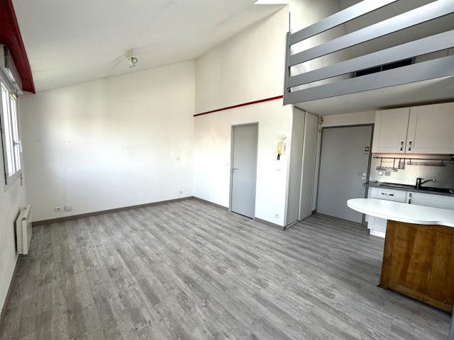 Proche Cézeaux T2 avec garage