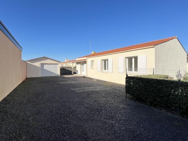 PROCHE CENTRE COMMERCIAL YLIUM