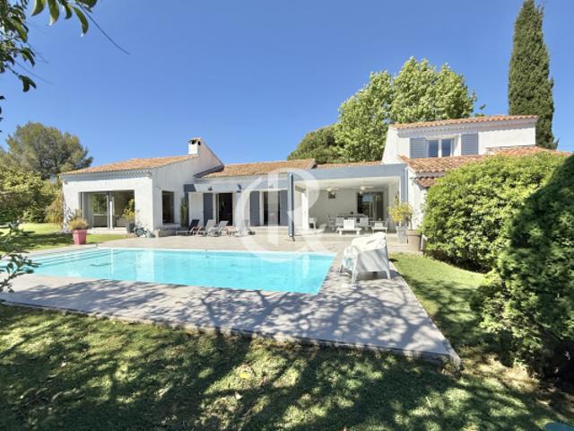PROCHE CENTRE VILLA AU CALME