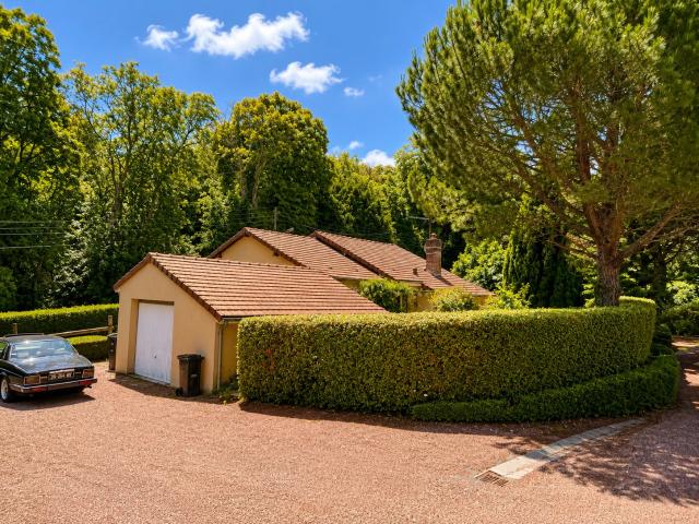 PROCHE CENTRE VILLE MAISON 5 PIECES PLAIN PIED 3 CHAMBRES SUR TERRAIN DE 660M2