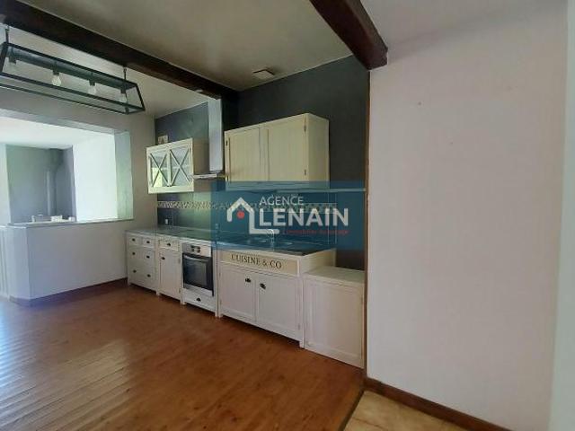proche centre ville maison 69 m² comprenant hall.
