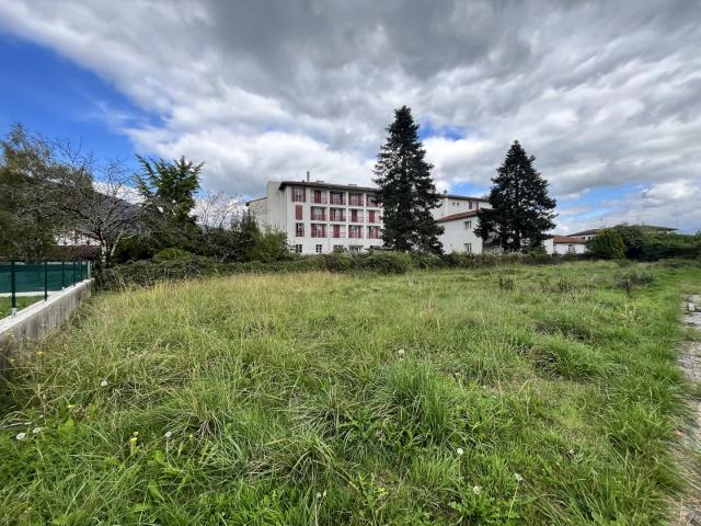 Proche centre ville, terrain à bâtir de 621 m2
