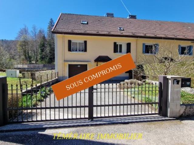 Proche Champagnole Bourg de Sirod Maison mitoyenne de 118 m2
