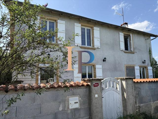 PROCHE CHARLIEU MAISON RENOVEE