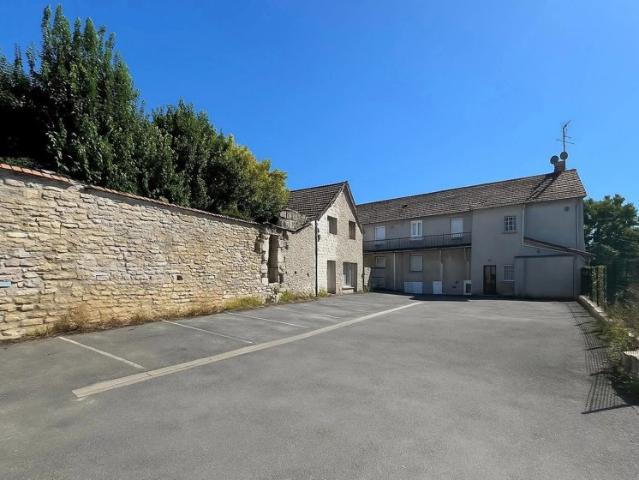 PROCHE CHATEAU DE CHANTILLY Appartement 3 pièces de 49m2 avec stationnement