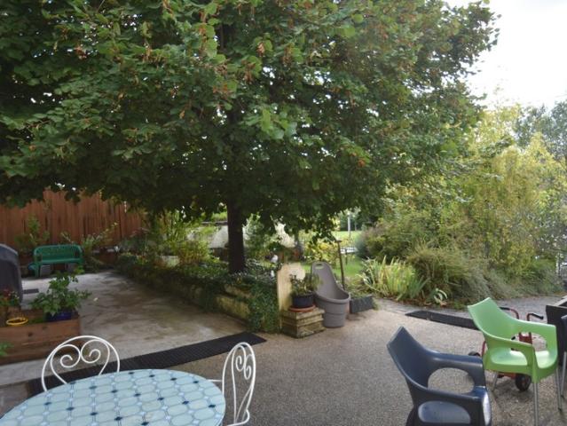 proche Chauffailles Maison pierre 7 piéces dont 4 chambres 137m²