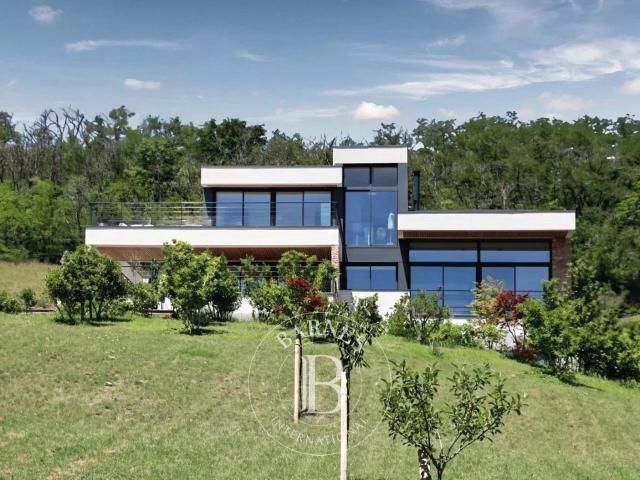 Proche Clermont Ferrand Villa d'exception Vaste jardin. 242m² Issoire
