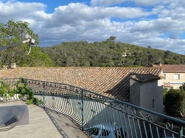 Proche Clermont l'herault Vigneronne type 5 avec cour gr. 106m² Cabrières