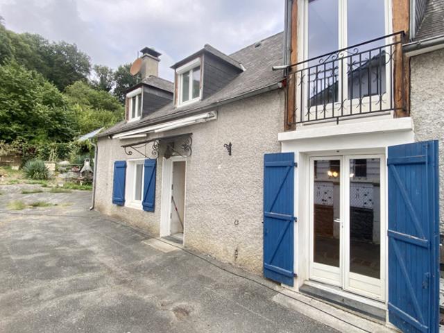 PROCHE ARGELÈS GAZOST Maison en pierre avec châtaigneraie