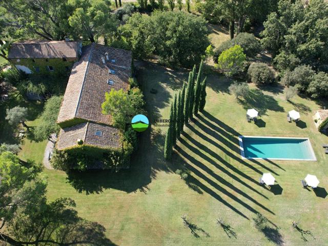 Propriété de prestige entre les Dentelles et le Mont Ventoux 780m² Caromb