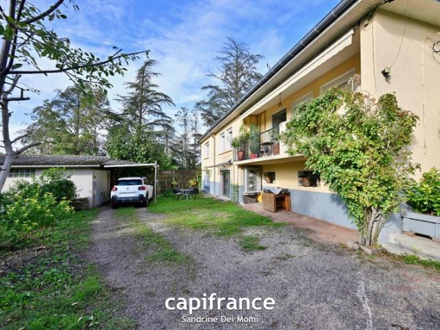 Proche Bourg de Tassin Maison P7 de 155m² habitables 230m² au sol 5 chambres parcelle de 1 560m²