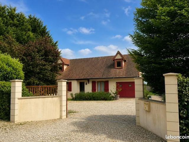 Proche Bourges Maison traditionnelle offrant 133m² habitable avec jardin et bâtiment garage