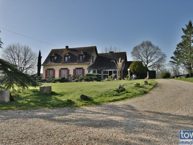 Proche Bergerac Propriété rurale 2 maisons Terrain 10ha avec