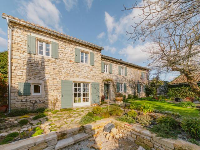 Proche Gordes, maison de hameau rénovée