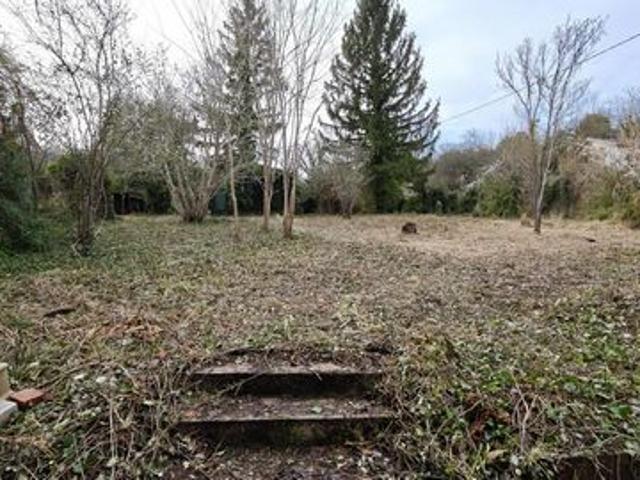 Proche gare de Sens terrain constructible de 1 340m