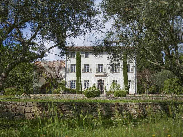 Proche Grasse Propriété d'exception 750m² Peymeinade
