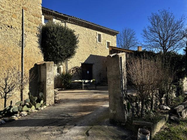 PROCHE GRIGNAN, ANCIEN MOULIN SUR 1 HA
