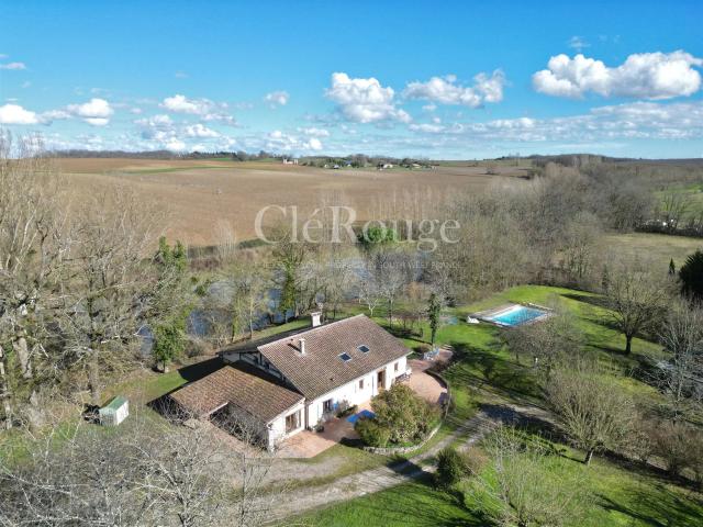 Proche d’Eymet Charmante propriété en pierre de 5 chambres. 287m² Eymet