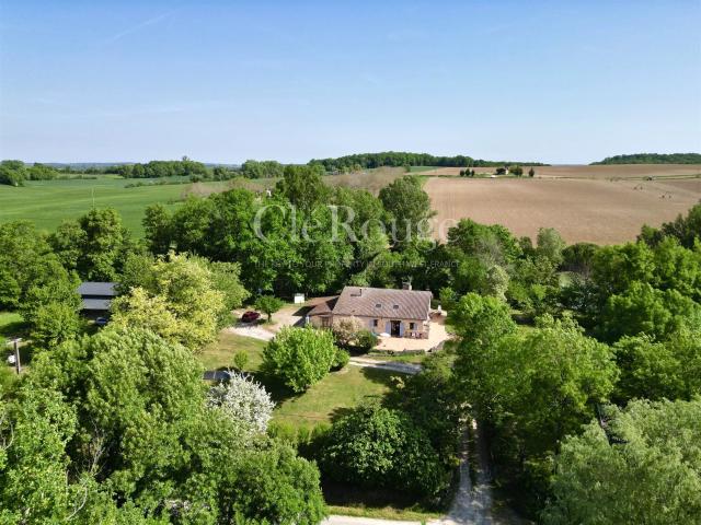 Proche d’Eymet Charmante propriété en pierre de 5 chambres. 287m² Eymet
