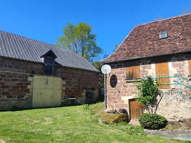 Proche Dordogne: corps de ferme sur 11 ha Puits Sources Four à Pain