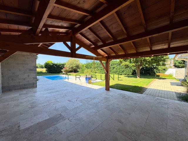 Proche d'AGEN Maison en pierre de charme avec piscine, jardin et garage