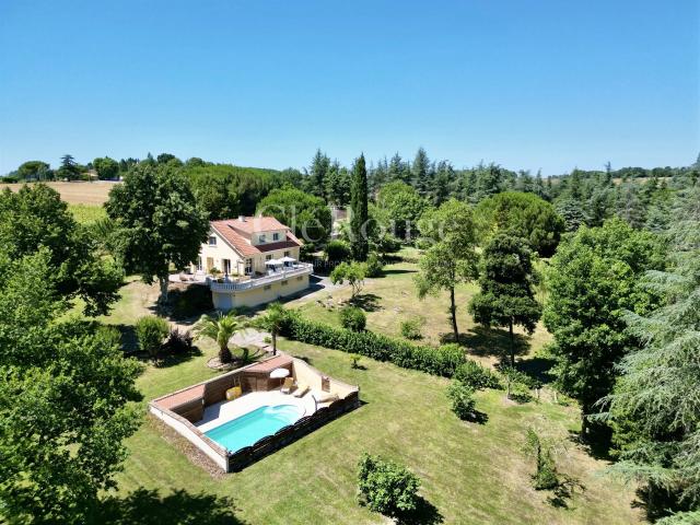 Proche d'Eymet Domaine de caractère avec piscine, vues imp. 259m² Eymet
