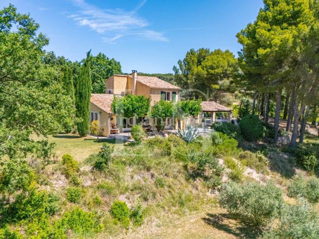 Proche de Crillon le Brave, adorable villa provençale avec v