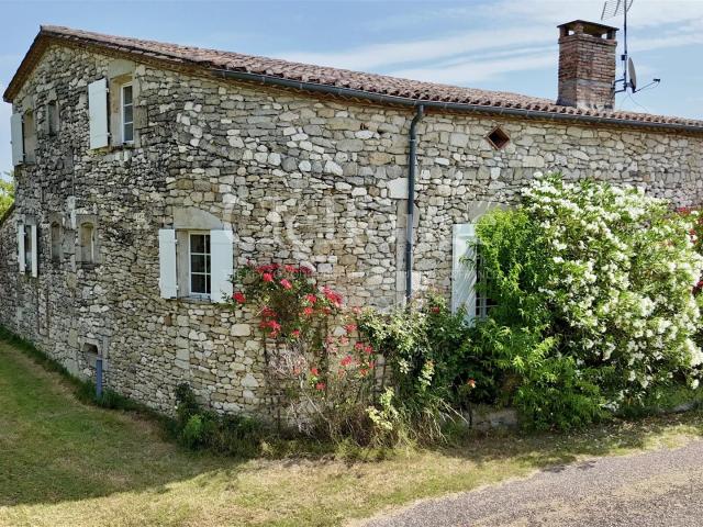 Proche de Duras Charmante maison en pierre de 5 chambres a. 160m² Duras
