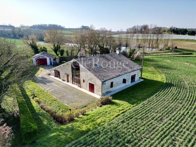 Proche de Duras Élégante grange d’architecte au cœur de la. 290m² Duras