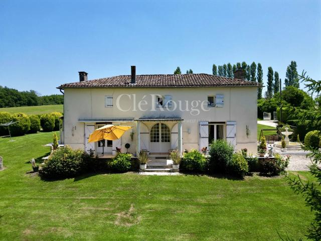 Proche de Duras Propriété de caractère avec deux maisons e. 245m² Duras
