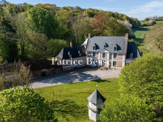 Proche de la baie de Somme, un château du 17e s inscrit Mh. 410m² Abbeville