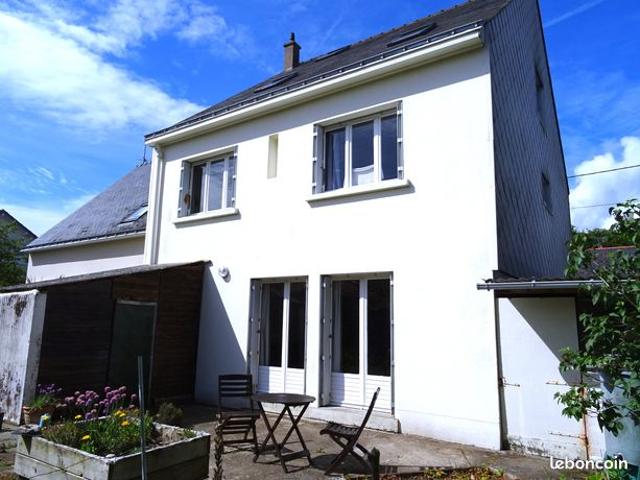 Proche de la plage et du centre bourg, maison avec beau potentiel